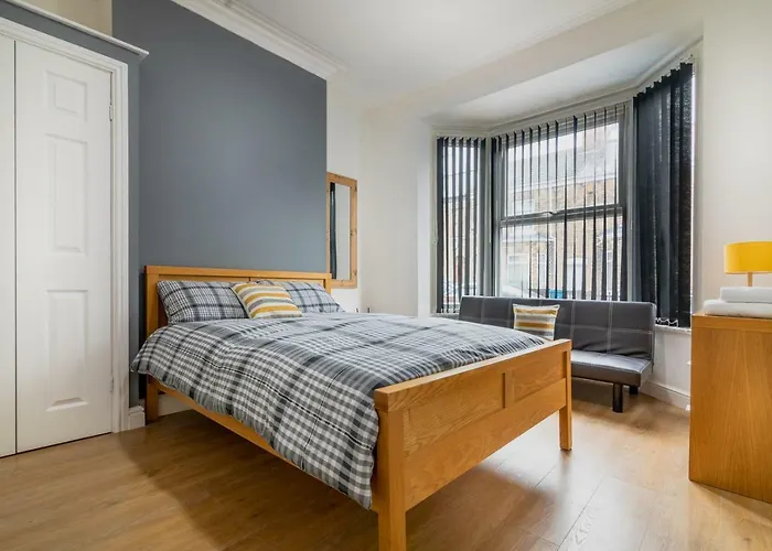 Platform Fishing Quarter Apartment 1 With Free Street Parking